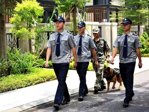 門衛保安公司是怎么處理緊急情況的？